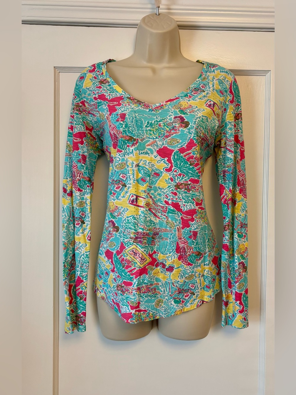 🌴 Lilly Pulitzer “In the Beginning” Long Sleeve Top